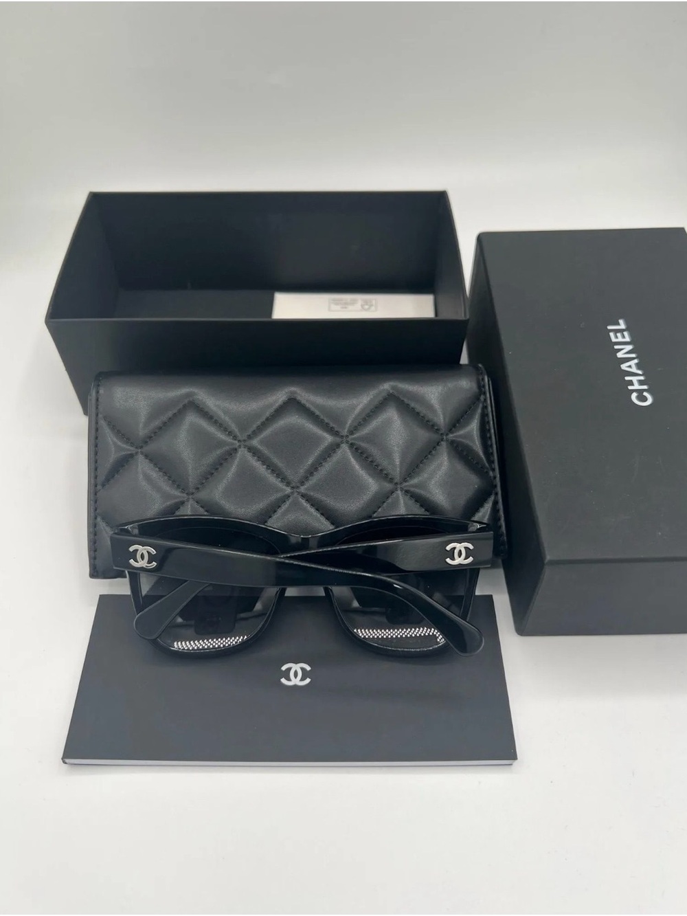Brand New Chanel CC logo Sunglass in box with case Authentic ❤️😍